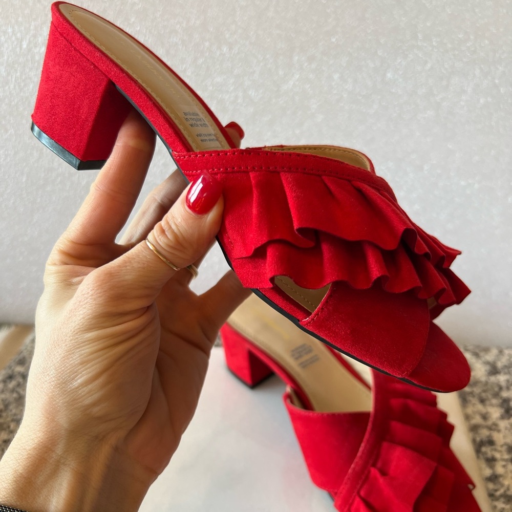 NWOT Liz Claiborne Cerika Red Block Heel Sandals - Picture 6 of 6